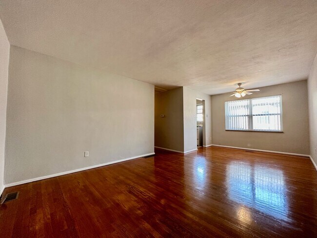 Building Photo - 7022 Jamieson Ave