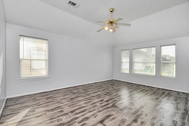 Building Photo - 15711 Rosewood Hill Ct