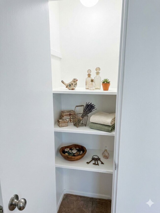 Building Photo - Updated 4-Bedroom Home for Rent in Pinellas Park | Spacious Layout | Stainless Steel Appliances