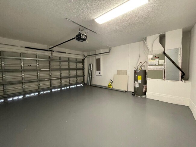 Building Photo - 1630 Zenith Way