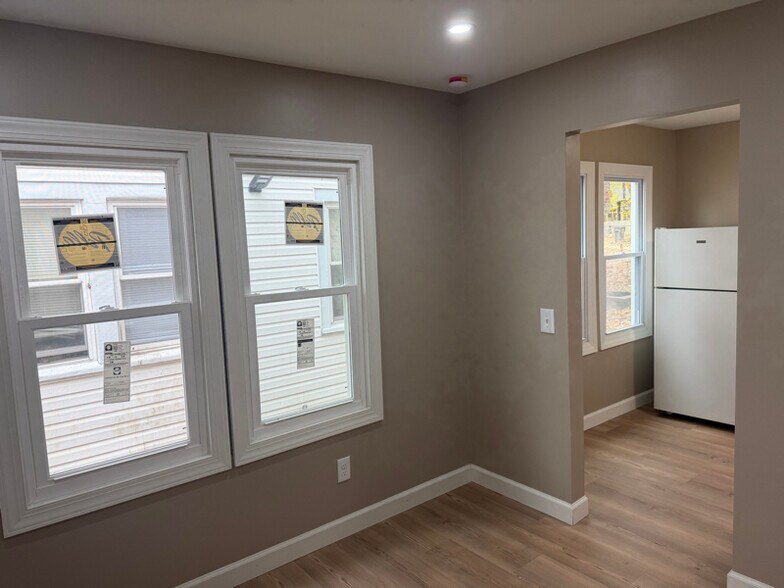 Building Photo - 1617 Lawton Ave