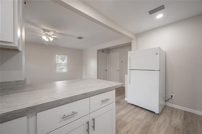 Building Photo - 2307 E Osborne Ave