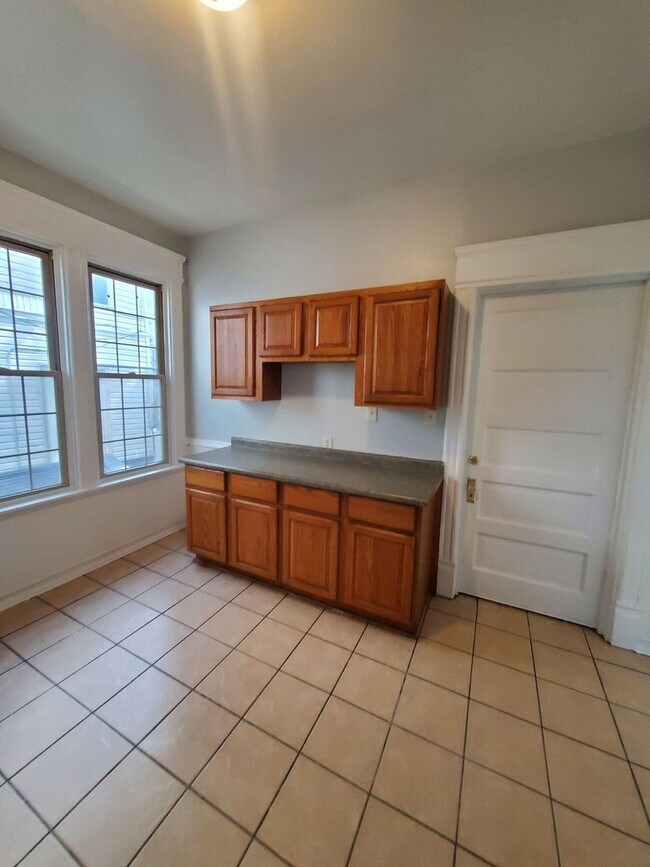 Building Photo - 2215-2217 W Mineral St. (Duplex)(ACE PROPE...