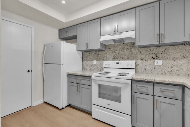 Building Photo - **Completely Remodeled ** 1BR/1BA w/ Private Patio + Garage in Sacramento **