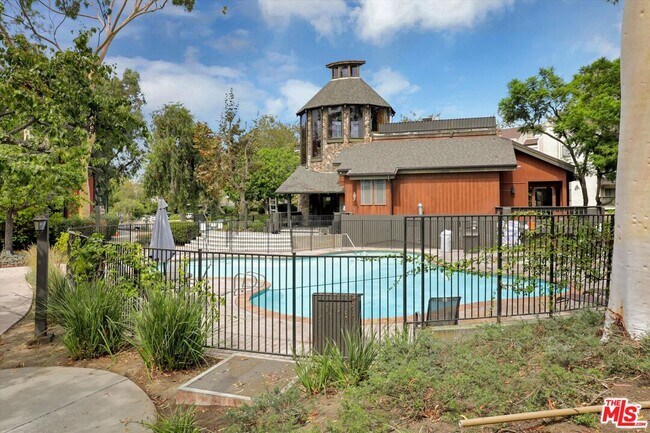 Building Photo - 4845 Maytime Ln