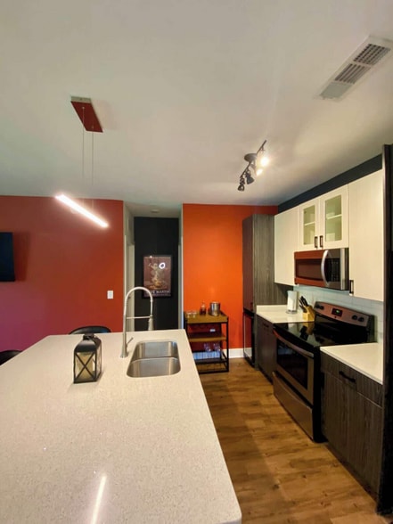 Building Photo - 2470 Cheshire Bridge Rd NE