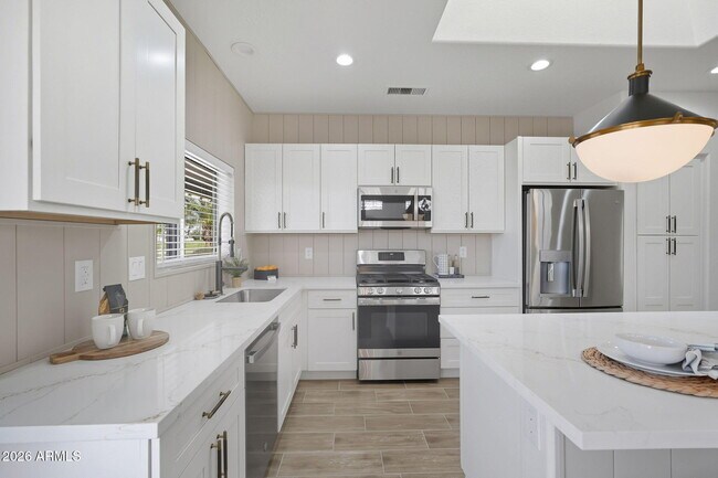 Building Photo - 22408 N Las Vegas Dr