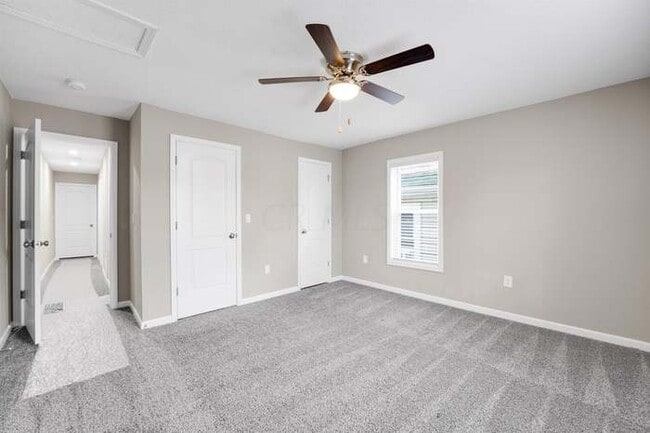 Building Photo - 695 Reinhard Ave
