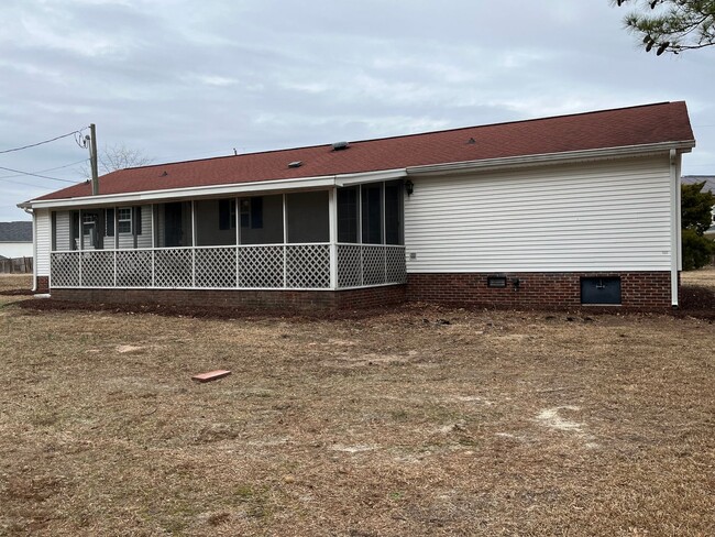 Building Photo - Amazing Gem in Lexington -  Lexington- Please call the Lexington Office to schedule tours: 803-35...