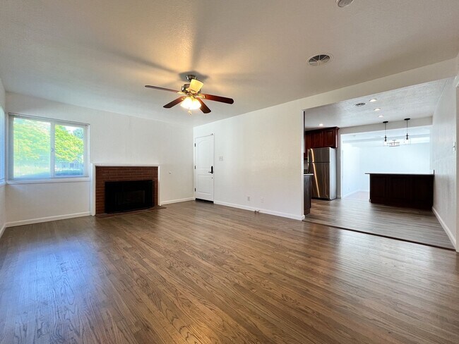 Building Photo - Beautiful Three Bedroom North Napa Home