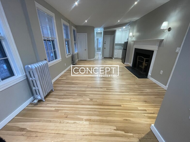 Building Photo - 82 Phipps St