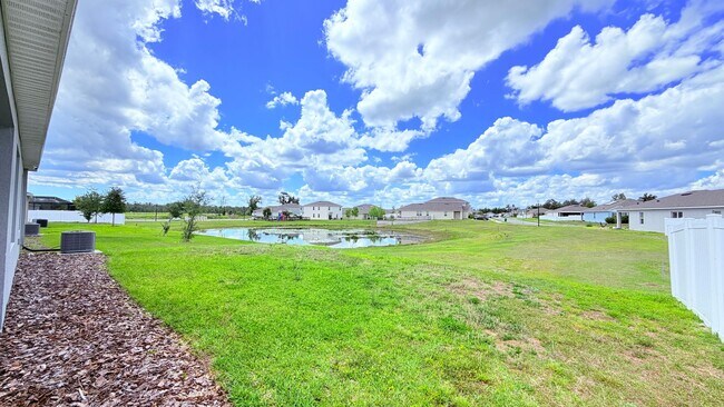 Building Photo - Charming Deltona 4/2 Ready for Move-in!