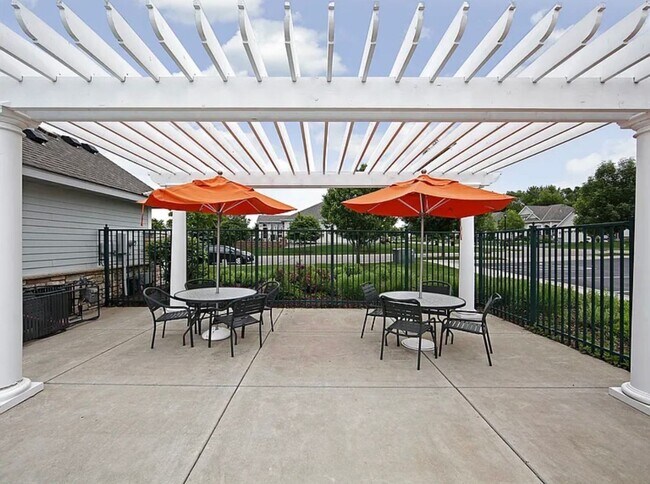 Building Photo - Gorgeous 2bed 2bath Townhome in Bailey’s Arbor