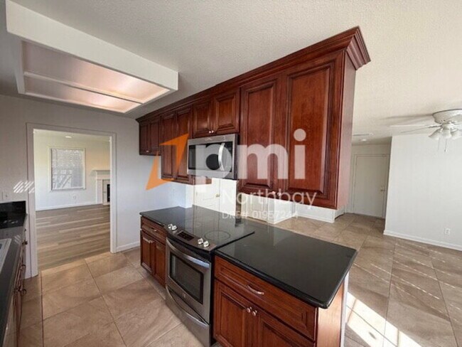 Building Photo - 893 Deerfield Pl