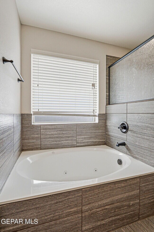 Building Photo - 1041 Earthstar Pl