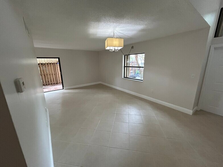 Building Photo - 11487 SW 109th Rd