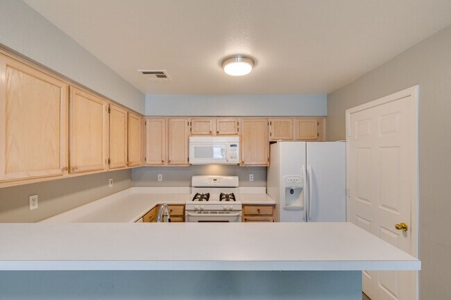 Building Photo - 2117 Willowbury Dr