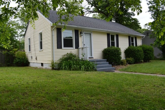 Building Photo - 1115 Stewart Dr
