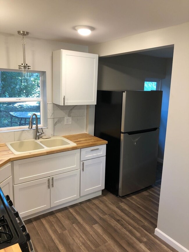 Building Photo - 3 bedroom, 1.5 bath house