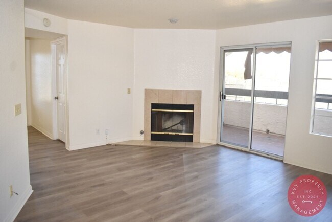 Building Photo - Charming 3-Bedroom Condo in the Heart of L...