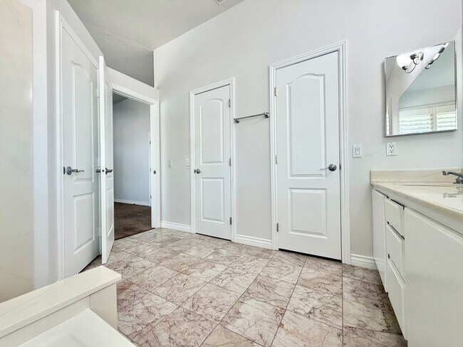 Building Photo - Open-Concept 3 Bedroom 2.5 Bathroom Home with Soaring Ceilings & Spacious Backyard