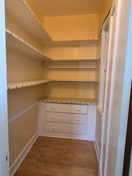 Pantry - 5816 N Rockwell St