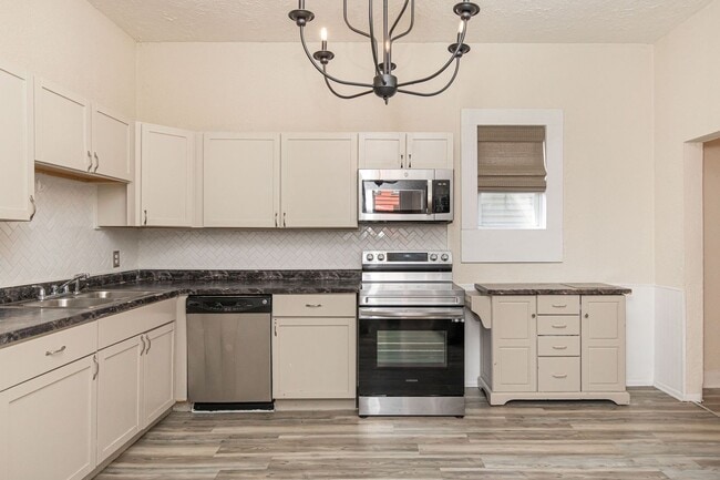 Building Photo - 1209 S Randolph St