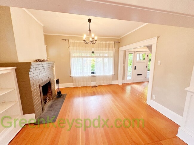 Building Photo - 3-bedroom, 2.5-bathroom Craftsman house in...