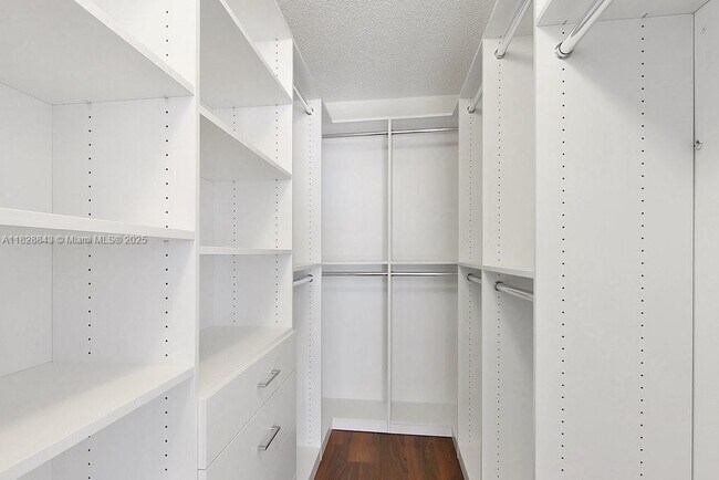Building Photo - 1756 N Bayshore Dr