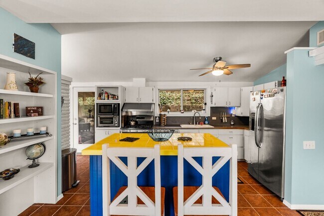 Building Photo - 1512 Waterside Dr