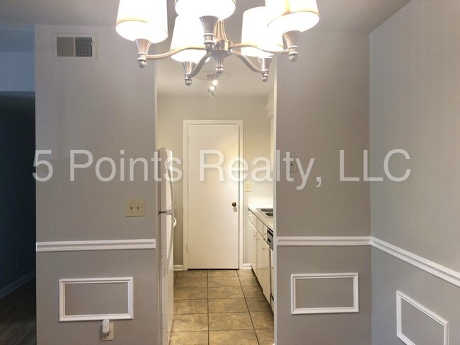 Building Photo - 420 Walton Ln