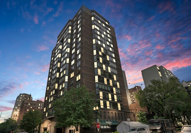 Building Photo - 21 W Goethe St