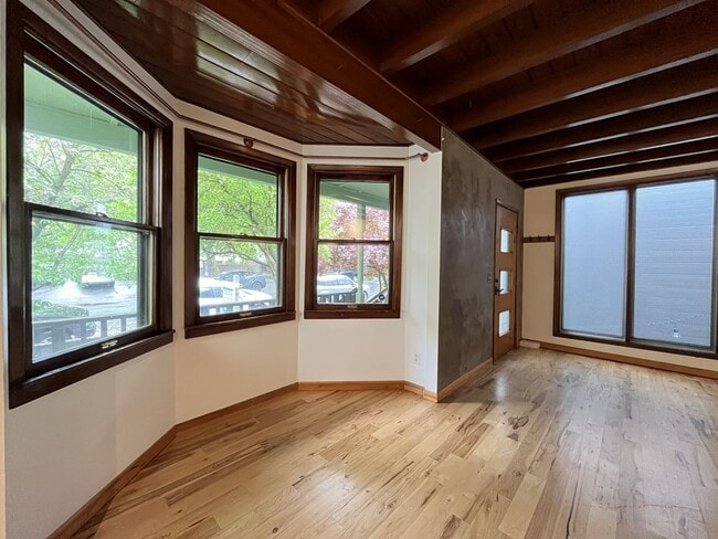 Building Photo - Large NW Portland Home Near Shops & Restaurants with Finished Basement & Bay Windows