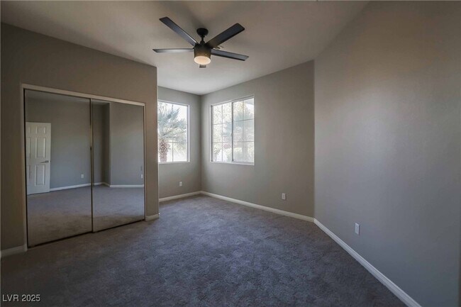Building Photo - 3045 Sunrise Heights Dr