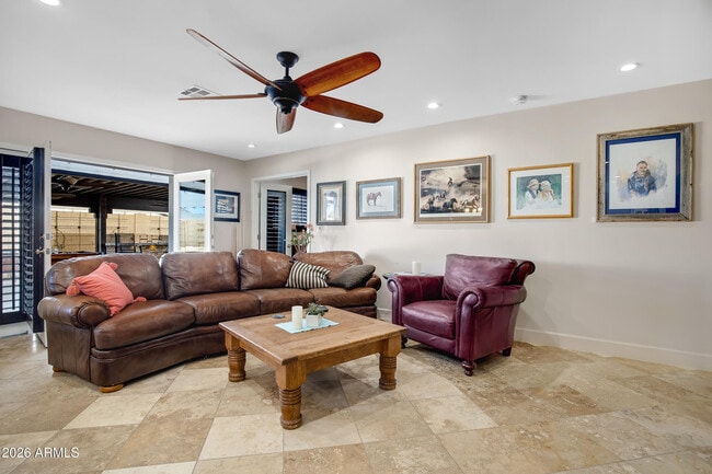 Building Photo - 2032 E La Jolla Dr