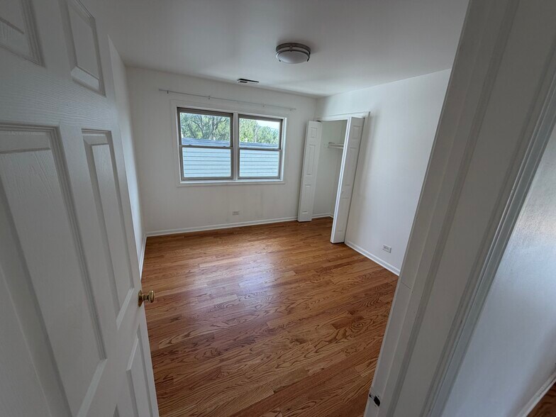 Bedroom 2 - 2833 Auxplaines Ave