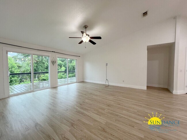 Building Photo - Charming 3-Bedroom + Office Home in Crestview, Prime Location Near I-10 & FL-85!