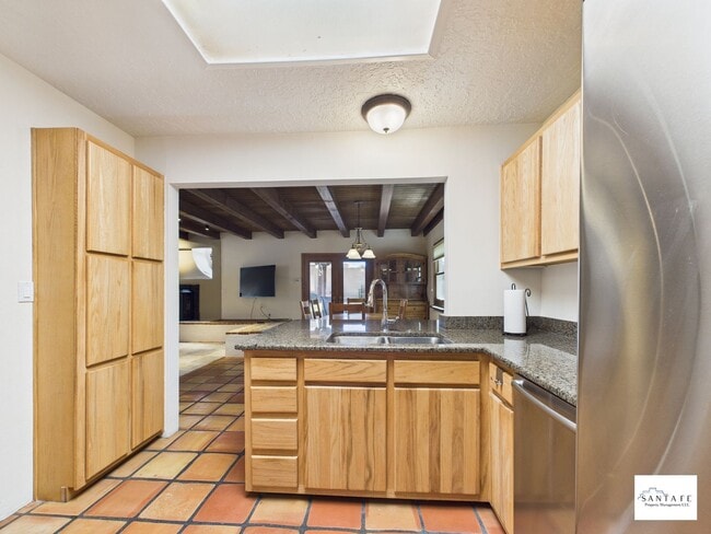 Building Photo - Fully Furnished Home available Now!