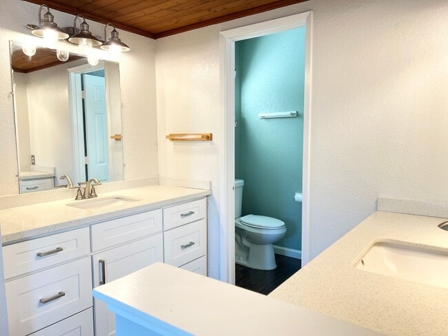 Building Photo - Beautiful Four Bedroom Home in Elk Grove