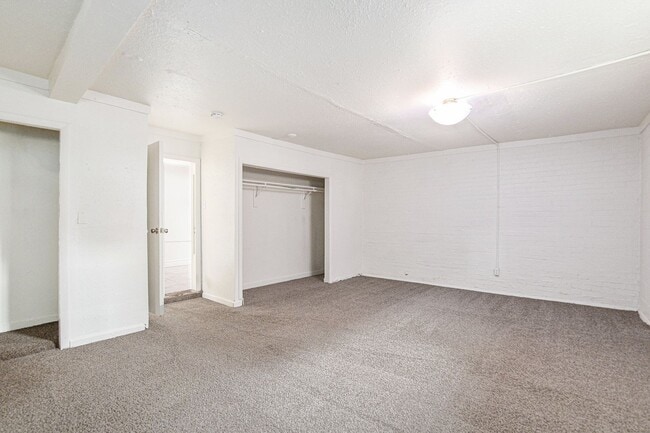 Building Photo - 2 BR Carriage Home 3 Blocks from Cheesman Park!