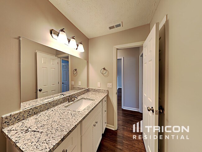 Building Photo - 603 Hounds Run