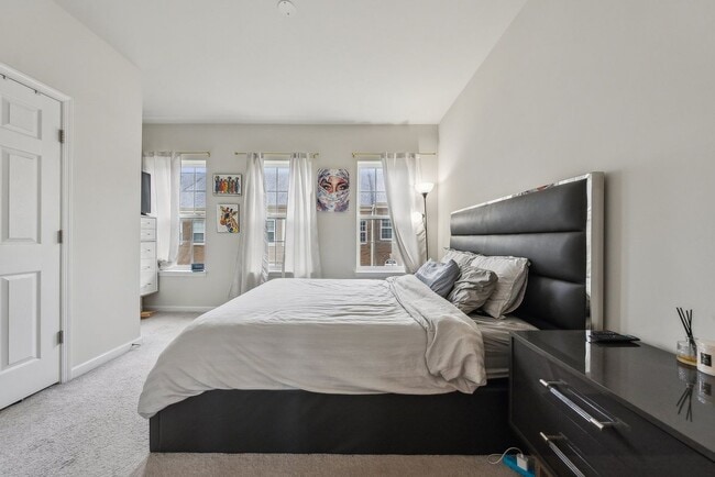 Building Photo - 7119 Rowlock Aly