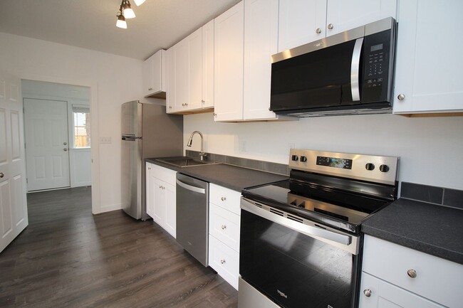 Building Photo - 7225 SE 65th Ave