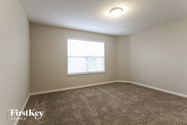 Building Photo - 6403 Pemboke Ct