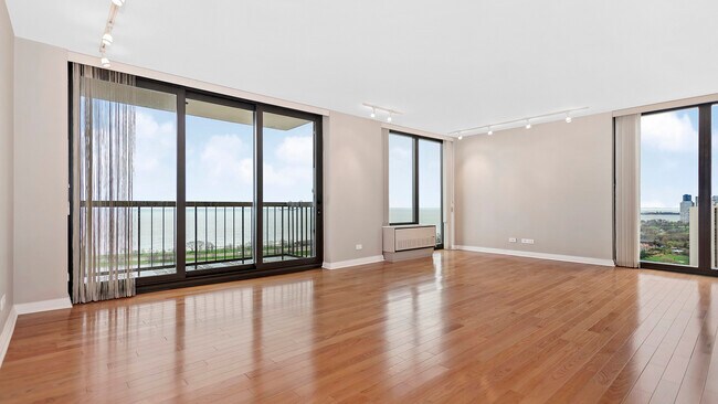 Building Photo - 2500 N Lakeview Ave