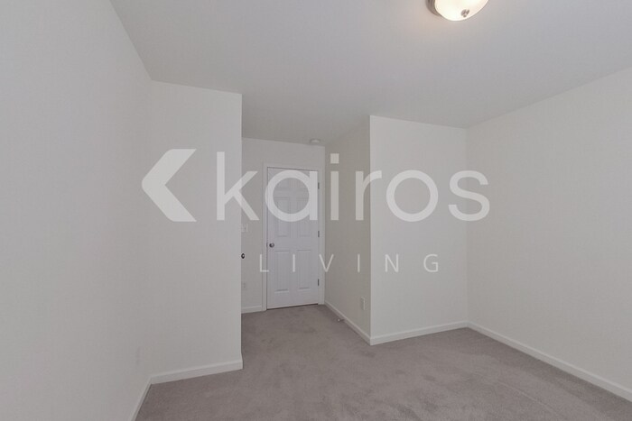 Building Photo - 218 Long Is Dr