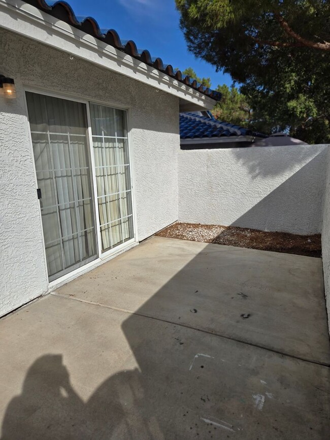 Building Photo - Charming Single Story Townhome