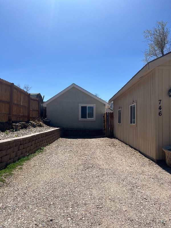 Building Photo - 746 E Costilla St