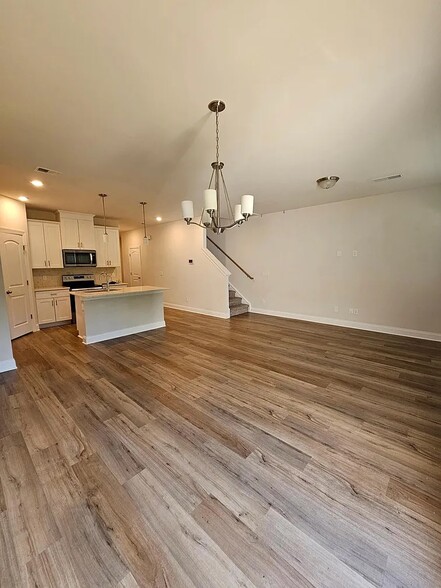 Building Photo - 816 Arrington Way