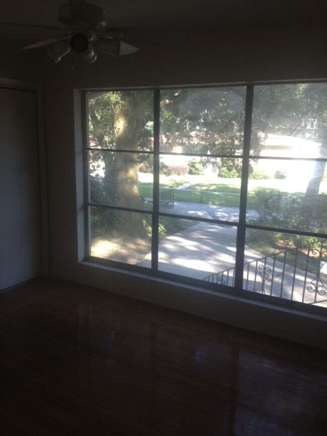 Building Photo - Charming 4BR/2BA Home with Elegant Features and Outdoor Bliss!